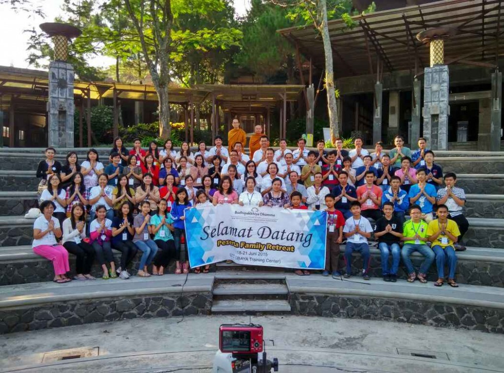 Family Retreat 19-21 Juni 2015 bersama Bhante Thitayanno, Bhante Ciradhammo, ibu Kristin Liu & ibu Linda, UTC, Trawas